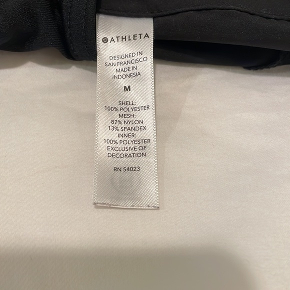 Athleta Mesh Racer Run Short 4 inch - Picture 8 of 9